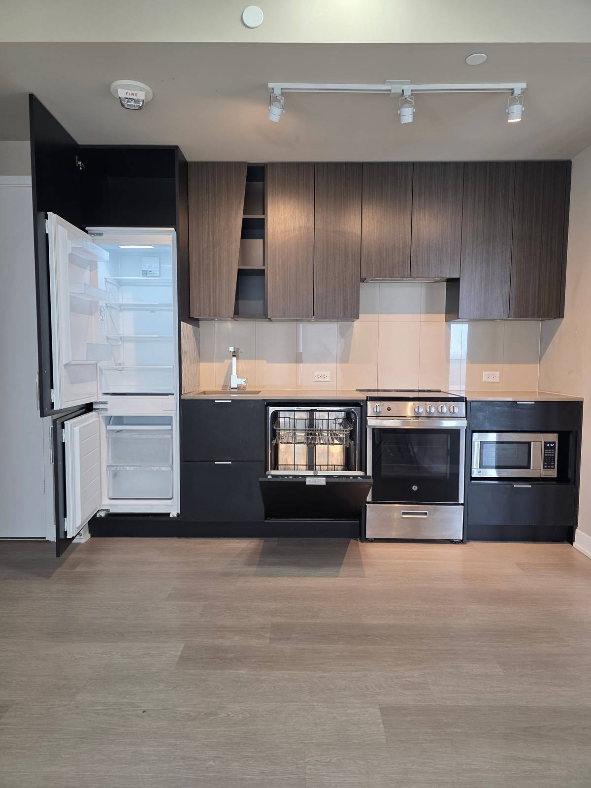 3883 Quartz RD #3601, Mississauga, ON L5B 0M4