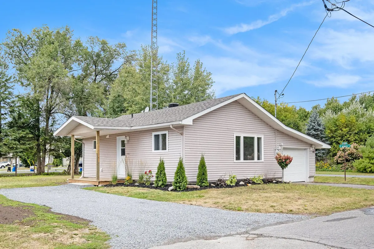 68 Andrew ST, The Nation, ON K0A 2M0