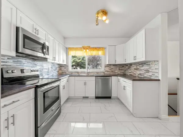 Calgary, AB T2H 0Y2,8047 Fairmount DR SE