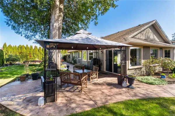 675 Lowry's Rd Parksville, BC V9P 2N9