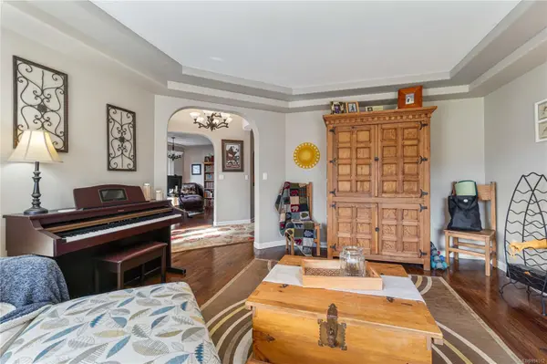 675 Lowry's Rd Parksville, BC V9P 2N9