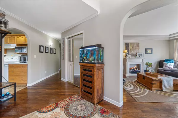 675 Lowry's Rd Parksville, BC V9P 2N9