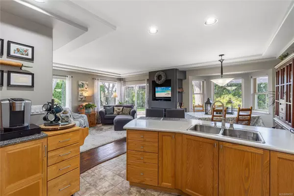 675 Lowry's Rd Parksville, BC V9P 2N9