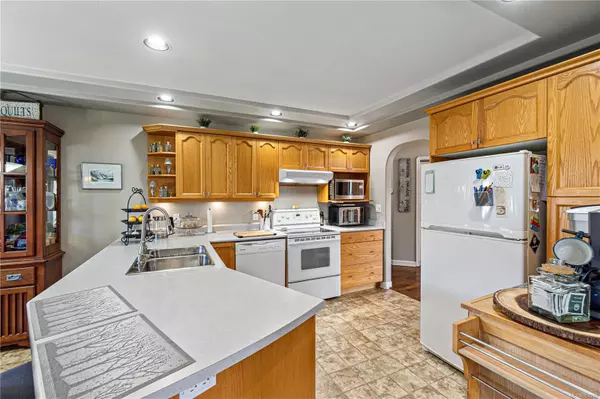 675 Lowry's Rd Parksville, BC V9P 2N9