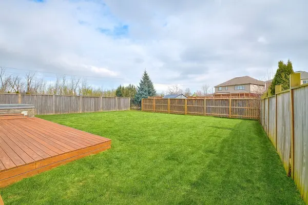 Welland, ON L3C 0B7,116 Clare AVE