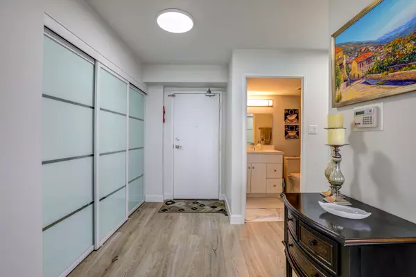 Toronto E04, ON M1K 5J5,5 Greystone Walk DR #1905