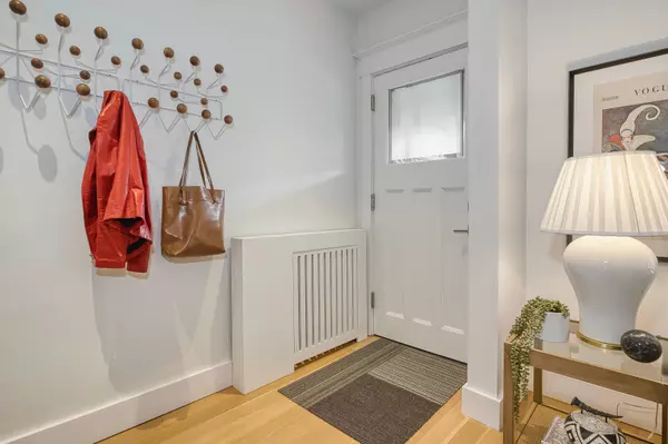 Toronto W01, ON M6R 1Y2,10 Herman AVE