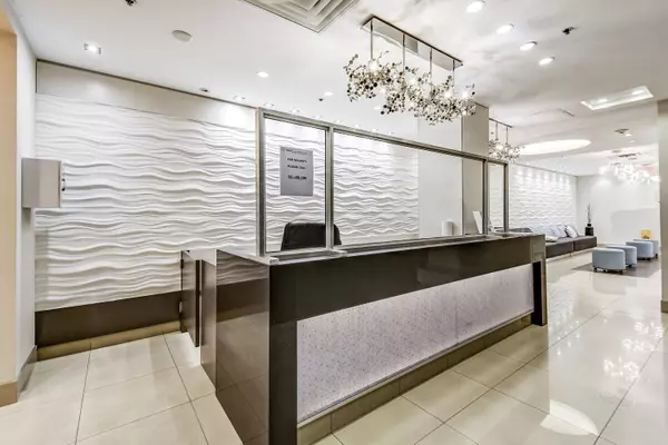 Toronto W06, ON M8W 0A2,3865 Lake Shore BLVD W #320