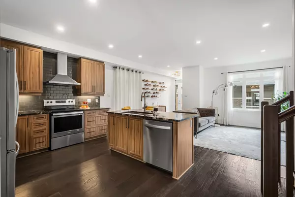 Manor Park - Cardinal Glen And Area, ON K1K 3X7,606 Mikinak RD