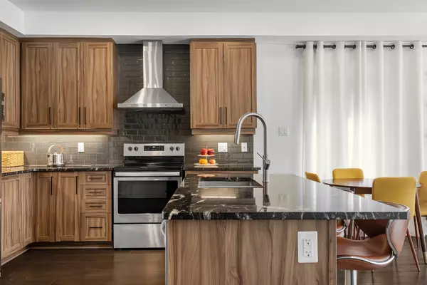 Manor Park - Cardinal Glen And Area, ON K1K 3X7,606 Mikinak RD