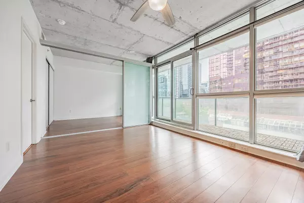 Toronto C01, ON M5V 1K5,375 King ST W #701