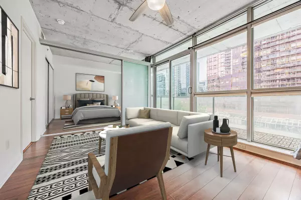 Toronto C01, ON M5V 1K5,375 King ST W #701