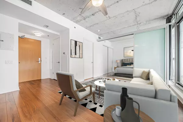 Toronto C01, ON M5V 1K5,375 King ST W #701