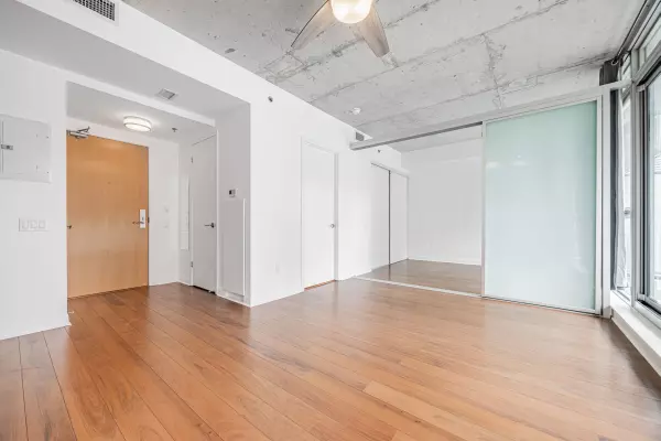 Toronto C01, ON M5V 1K5,375 King ST W #701