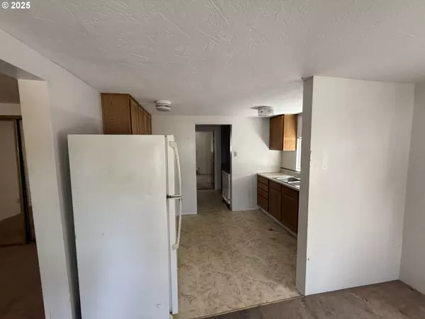 Drain, OR 97435,410 BIRCH ST