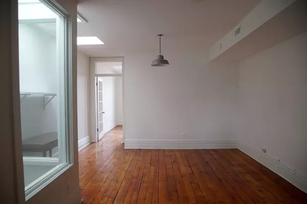 Toronto C01, ON M6J 2Z5,134 Ossington AVE #3rd Flr