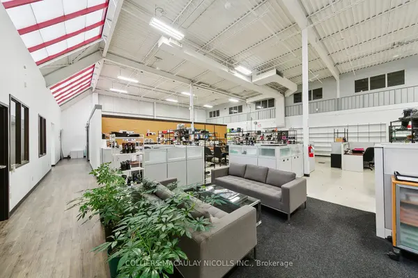 Burlington, ON L7T 4A8,2 Masonry CT #Opt 1