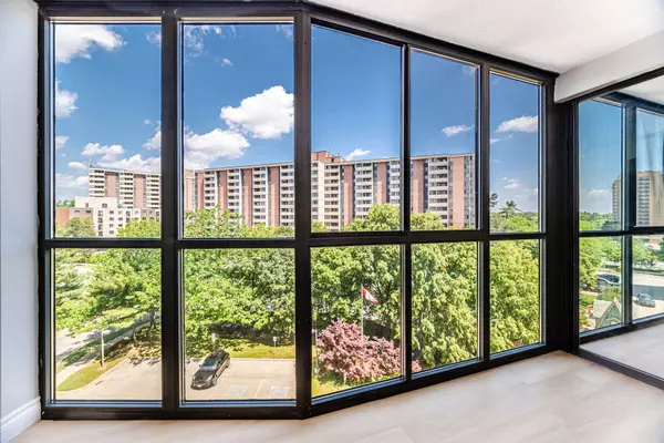 Oakville, ON L6H 3K7,1240 Marlborough CT #606