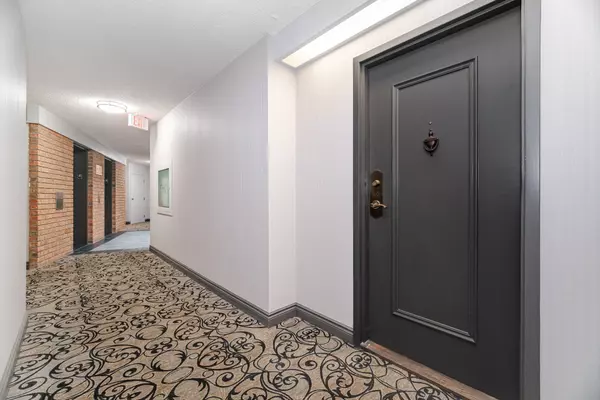 Oakville, ON L6H 3K7,1240 Marlborough CT #606