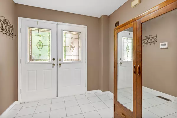 Cambridge, ON N1T 1L8,20 Anglerock DR