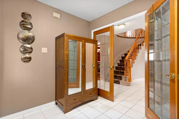 Cambridge, ON N1T 1L8,20 Anglerock DR