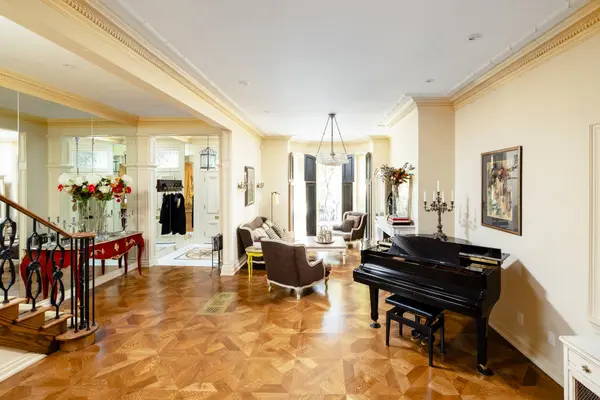 51 Hazelton AVE, Toronto C02, ON M5R 2E3