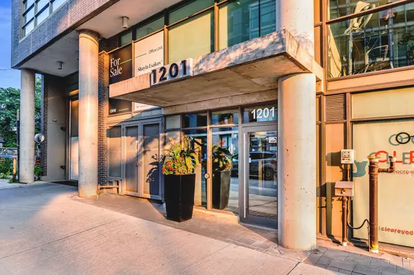 Toronto E01, ON M4M 1S2,1201 Dundas ST E #706