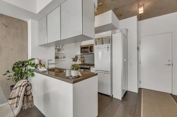 Toronto E01, ON M4M 1S2,1201 Dundas ST E #706