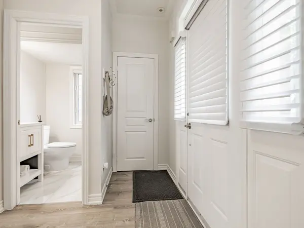 Mississauga, ON L5G 4W2,60 Rosewood AVE #206