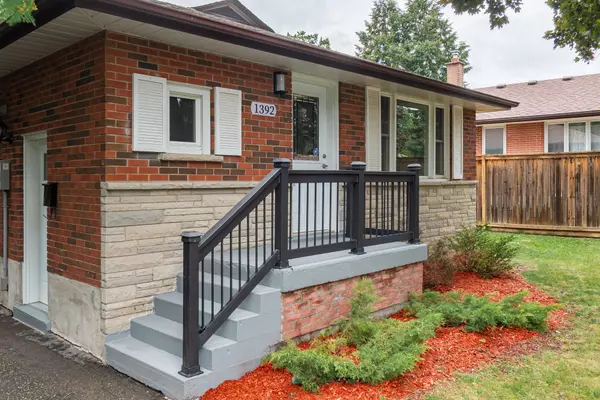 Burlington, ON L7P 2G9,1392 Royal DR