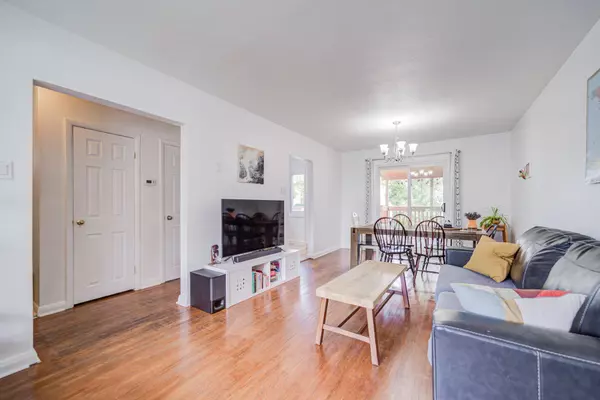 Toronto E04, ON M1K 2L2,5 Woodfern DR