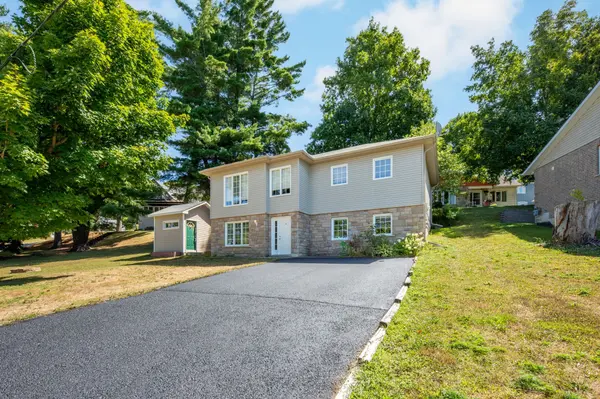 21 CHURCH ST, Penetanguishene, ON L9M 1A9