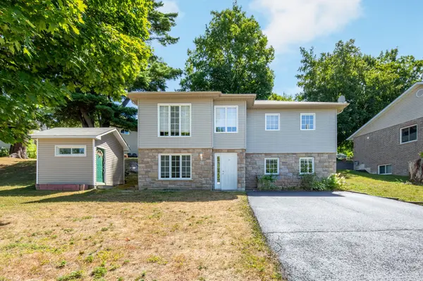 21 CHURCH ST, Penetanguishene, ON L9M 1A9