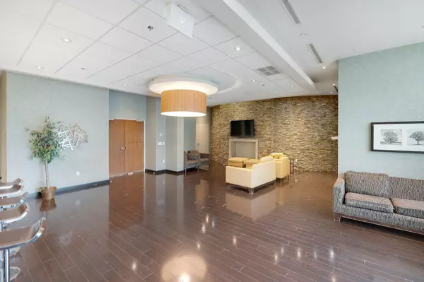 Brampton, ON L6W 0A9,215 Queen ST E #1804