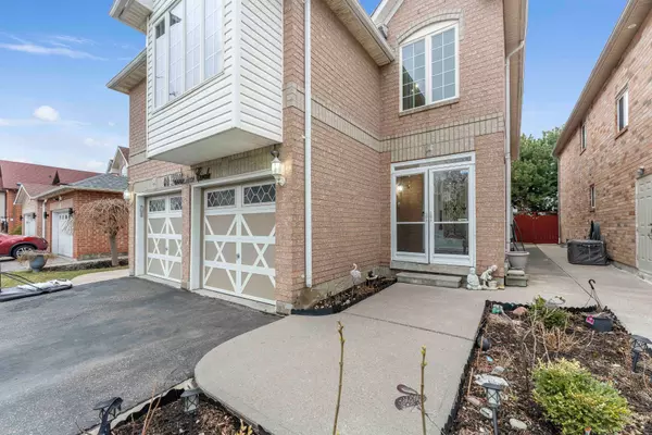 Brampton, ON L6X 4N2,44 Pebblestone CIR