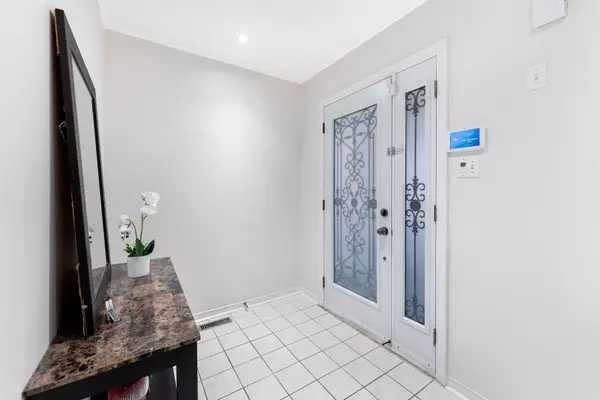 Brampton, ON L6X 4N2,44 Pebblestone CIR