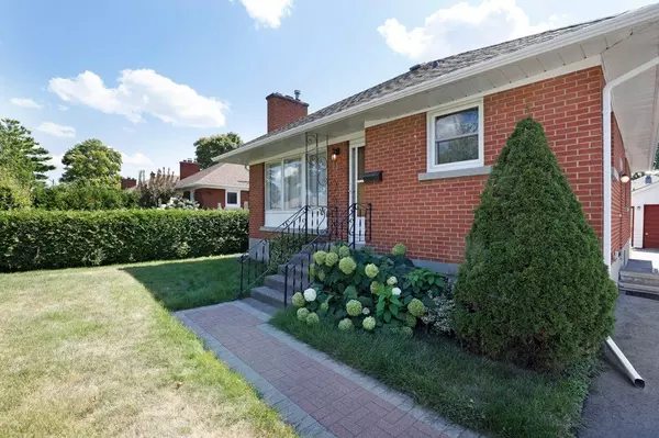 Overbrook - Castleheights And Area, ON K1K 1J3,564 Alesther ST