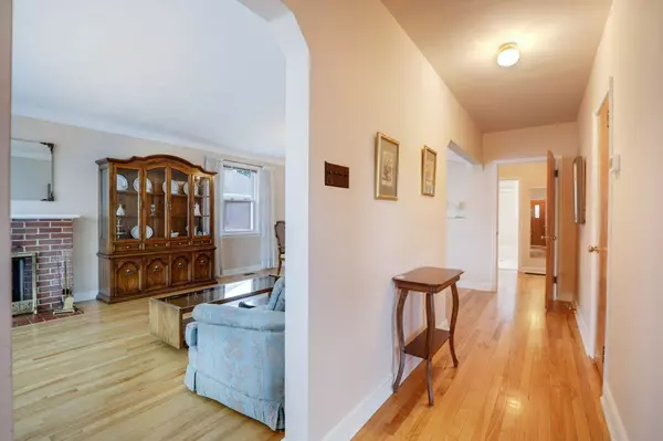 Overbrook - Castleheights And Area, ON K1K 1J3,564 Alesther ST