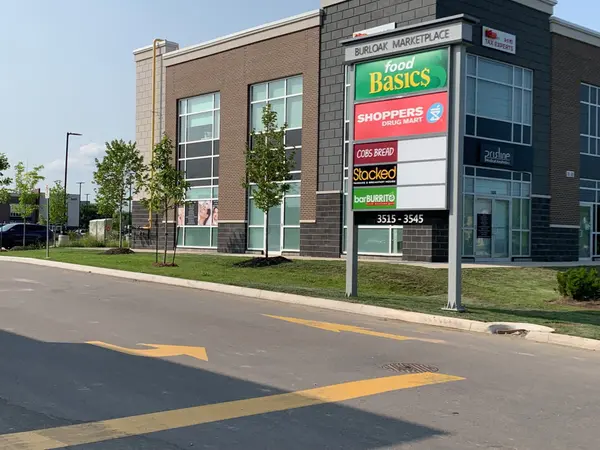 Oakville, ON L6L 6X9,3495 Rebecca ST #108