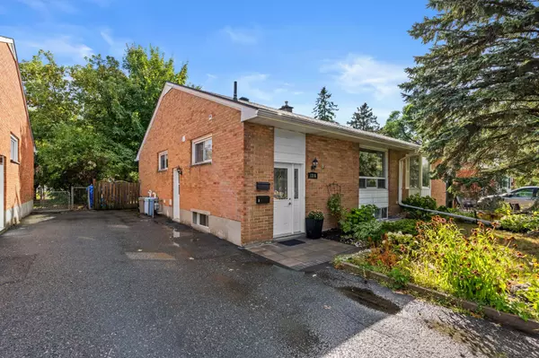 Parkway Park - Queensway Terrace S And Area, ON K2C 2Y9,1316 Bloomsbury CRES