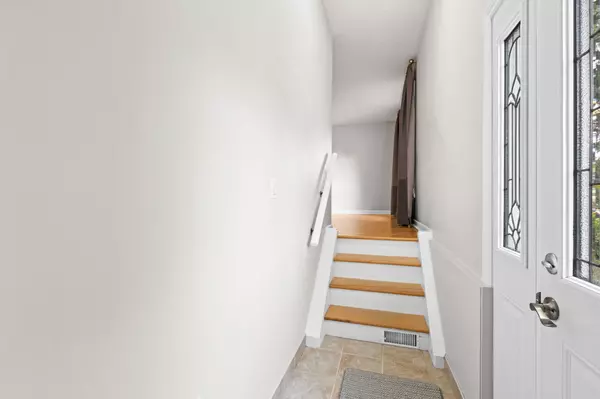 Parkway Park - Queensway Terrace S And Area, ON K2C 2Y9,1316 Bloomsbury CRES