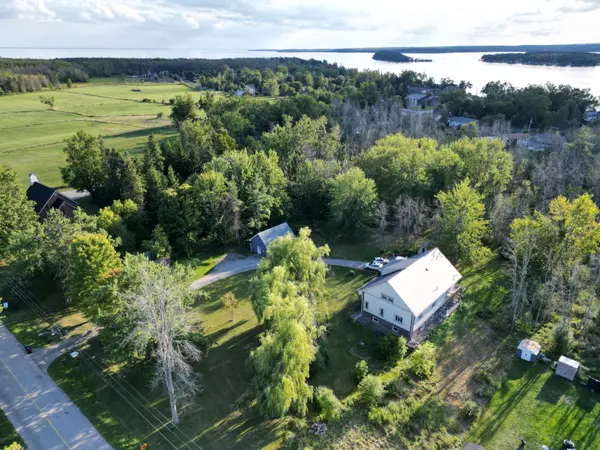 73B Courtland ST, Ramara, ON L3V 1A6