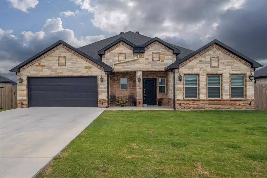 2216 Samuel Street, Mabank, TX 75147