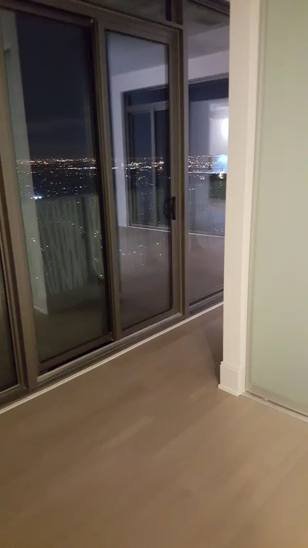 Toronto C08, ON M4Y 0B7,42 Charles ST #LPH5005