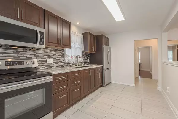 Toronto E04, ON M1L 3M6,1 Fairbourne CRES