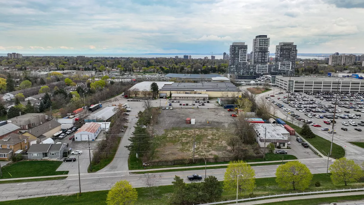 Burlington, ON L7R 3T1,2170 Queensway DR