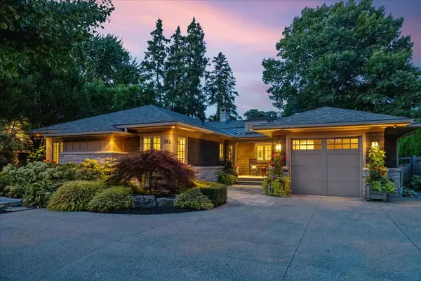 Burlington, ON L7N 1R9,391 Rossmore BLVD