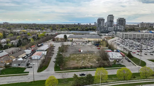 2170 Queensway DR, Burlington, ON L7R 3T1