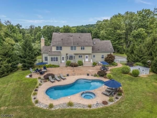 4 Douglas Ter, Clinton Twp., NJ 08801