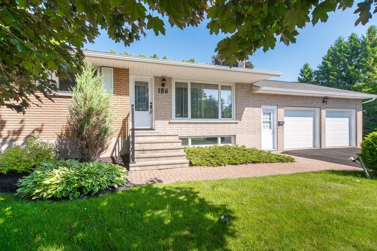 Laurentian Valley, ON K8A 7P4,186 Drive-In RD